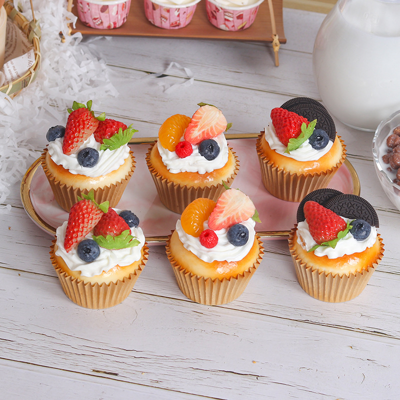 Fake Cupcake Fruit Cake Strawb - огляд і ціна Wedding Cake Supply
